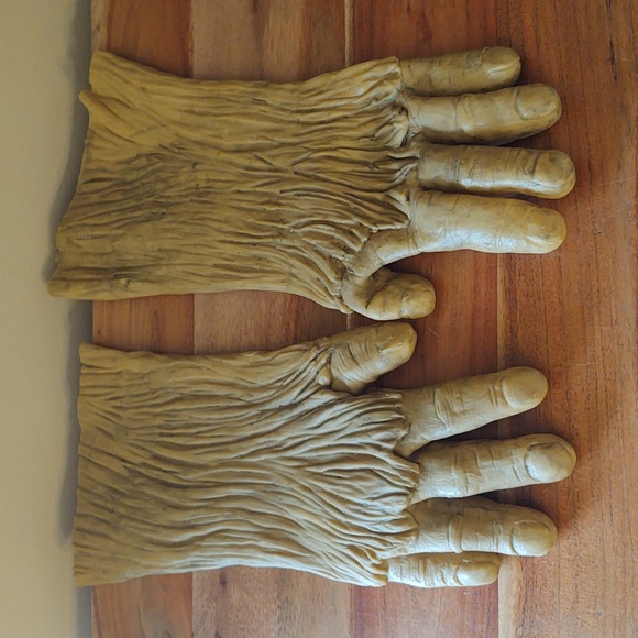 2010 Lucasfilms Chewbacca Rubber Mask & Hands - Picture 5 of 7